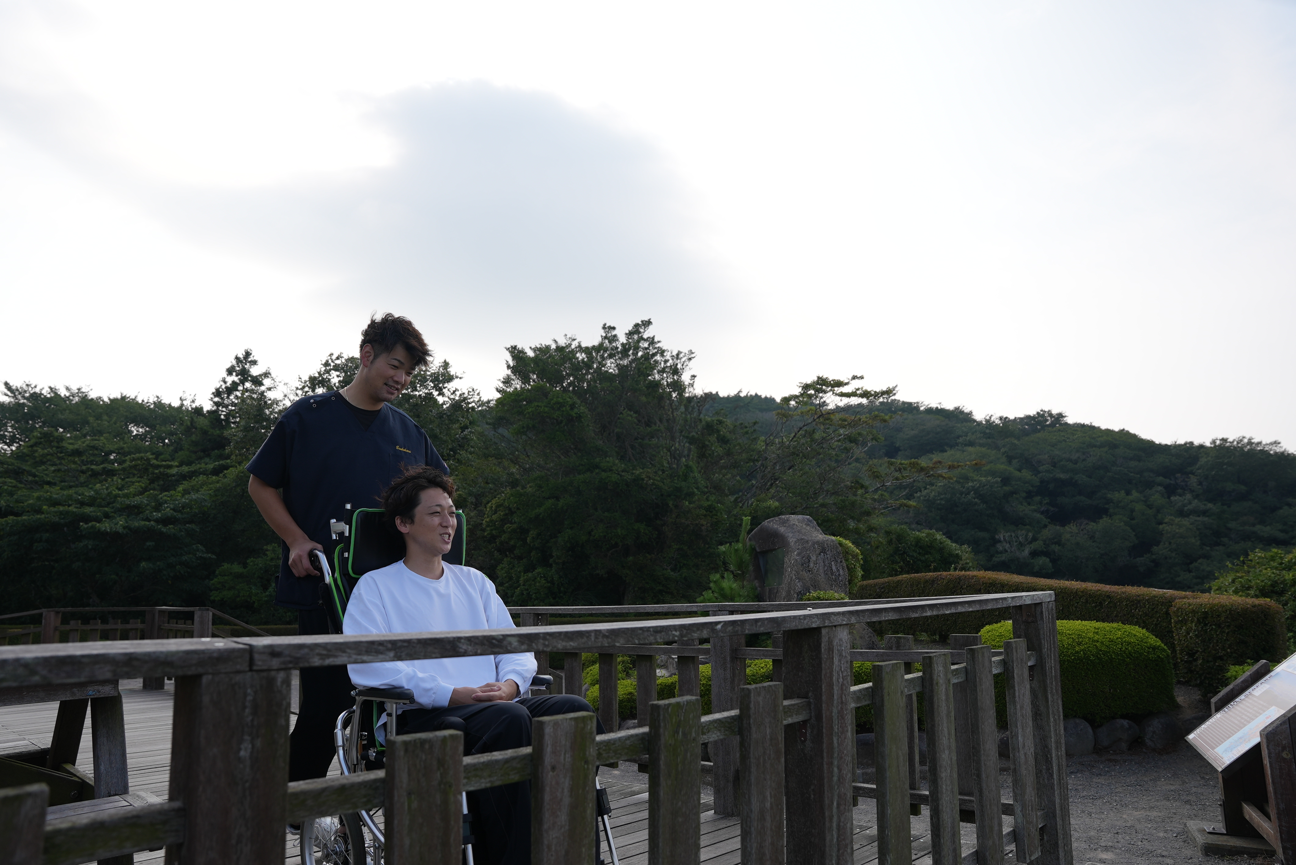心温まる交通介助で人々の生活を支える。あなたの新しい仕事のスタート！